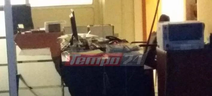 Αγνωστοι πέταξαν γκαζάκια σε γραφεία της ΔΕΗ στην Πάτρα τα ξημερώματα (εικόνες)